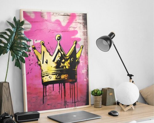 ⁦כתר זהב על רקע ורוד⁩ – תמונה ⁦3⁩