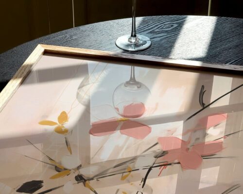 ⁦תמונה לחדר שינה בסגנון מופשט של פרחים בצבע ורוד עדין⁩ – תמונה ⁦5⁩