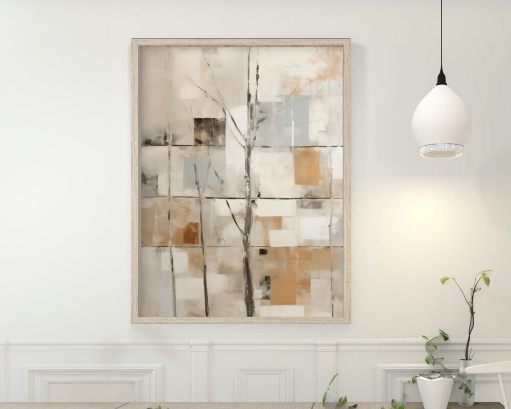 כותרת ציור עכשווית מלבני "תמונה לפינת אוכל נוסח אבסטרקט ענפים בגווני סתיו" תלויה על קיר בצבע בהיר. היצירה כוללת רשת של צבעים עמומים, כולל בז', אפור ולבן, המציגות צורות גיאומטריות מופשטות בגוונים ניטרליים. פנס תליון מודרני וצמח ירוק נמצאים בקרבת מקום.