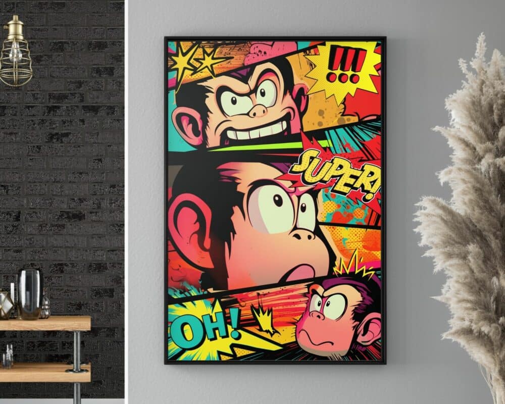 פוסטר תוסס בסגנון קומיקס בסגנון פופ ארט בשם "תמונה לחדר נוער נוסח פופ ארט קומיקס קוף משוגע דגם ב'" תלוי על קיר אפור, ובו קוף עם הבעות שונות: כועס על "!!!" מעל ראשו, מופתע עם המילה "SUPER!" בקרבת מקום, והזדעזע עם "הו!" בפינה. צבעים בהירים וקווים דינמיים מדגישים את הרגשות.