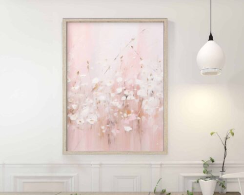 ציור ממוסגר שכותרתו "תמונה לחדר שינה נוסח אבסטרקט פרחים לבנים על רקע ורוד" מעטר קיר בהיר. אור תליון לבן מודרני וצמח ירוק קטן נראים בפינה, ומוסיפים נופך עכשווי לאווירה השלווה והאלגנטית.