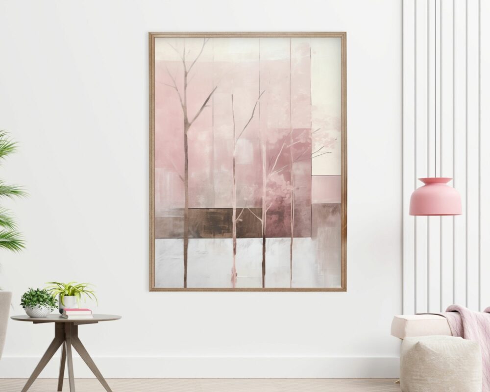 על קיר לבן תלויה תמונה לחדר שינה לבן נוסח מופשט טבע בורוד וחום. שולחן קטן עם צמח וספרים ממוקם משמאל. מימין, יש מנורת תליון ורודה וכורסא בז' עם כרית ורודה בהירה.