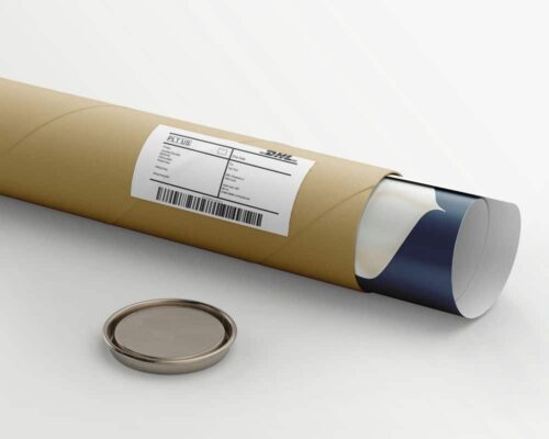 ⁦תמונה לסלון בעיצוב מינימליסטי קאלות לבנות על רקע כחול⁩ – תמונה ⁦6⁩